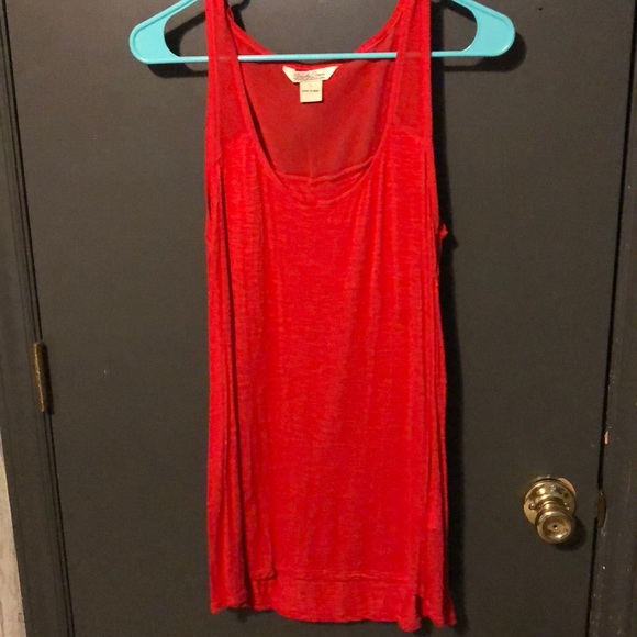 Red tank - Picture 1 of 1